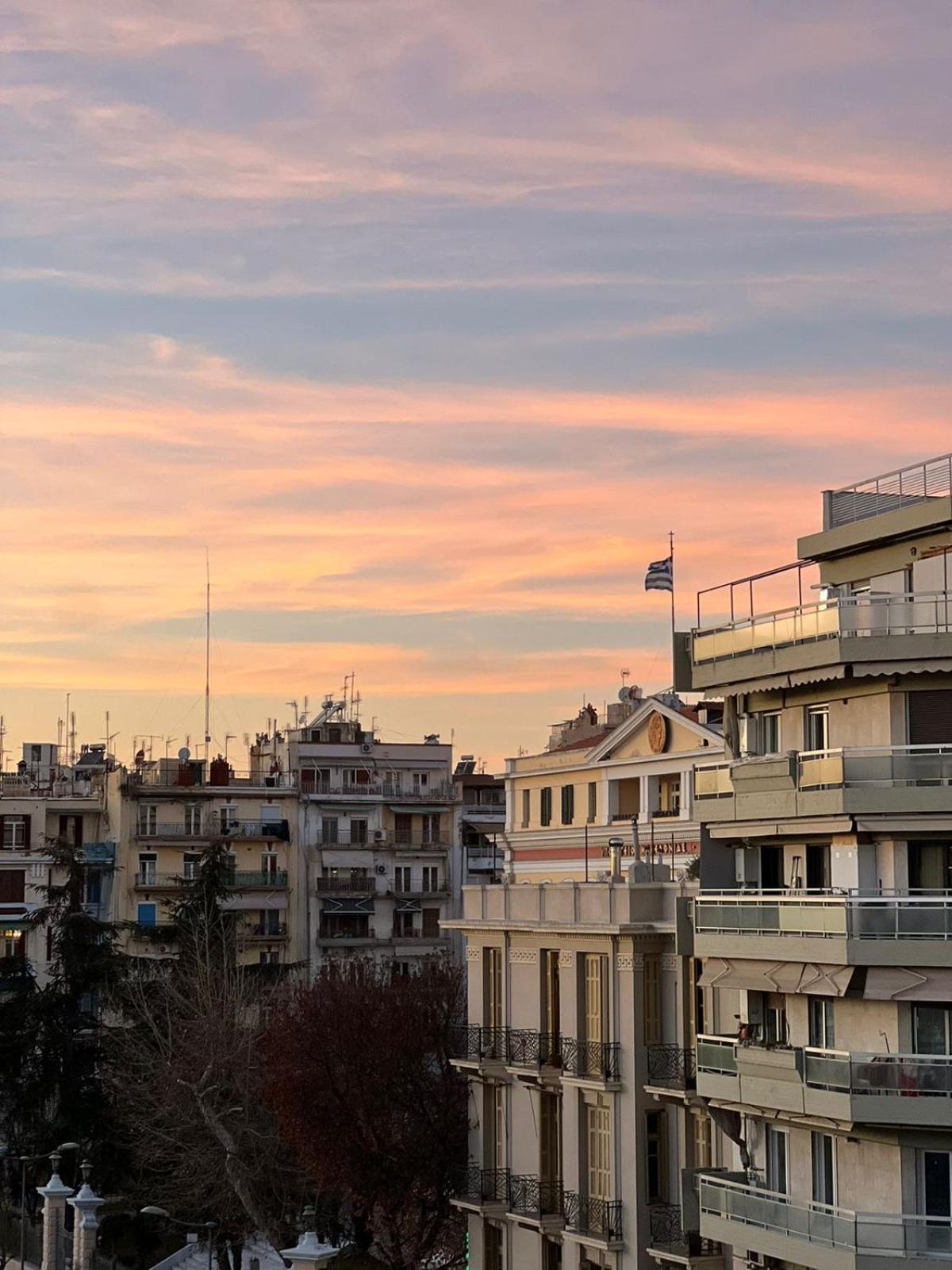72 Ad Suites Tesalonika Bagian luar foto