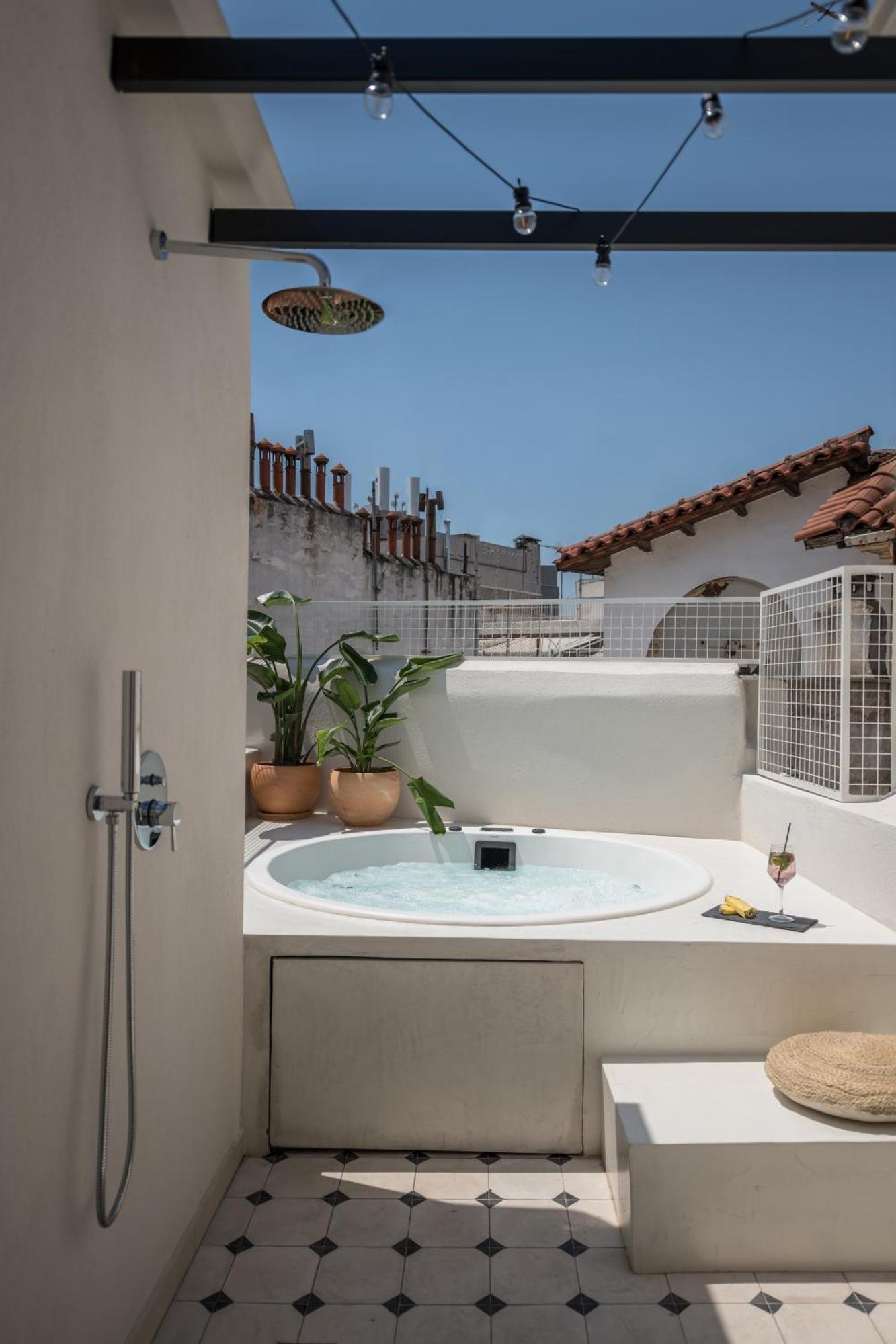 72 Ad Suites Tesalonika Bagian luar foto